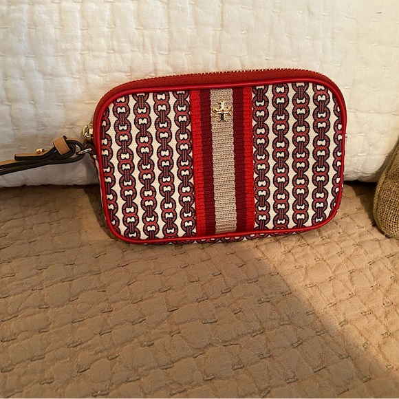 Tory Burch Gemini Link wristlet. Like new - Picture 1 of 3